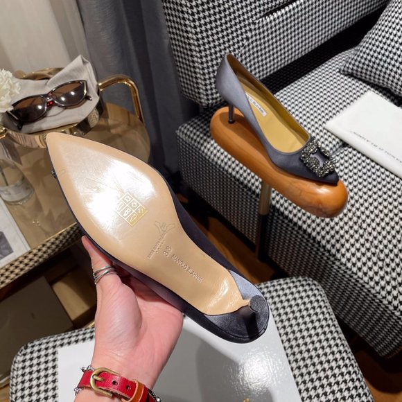 MANOLO BLAHNIK  HANGISI heels - Picture 9 of 9